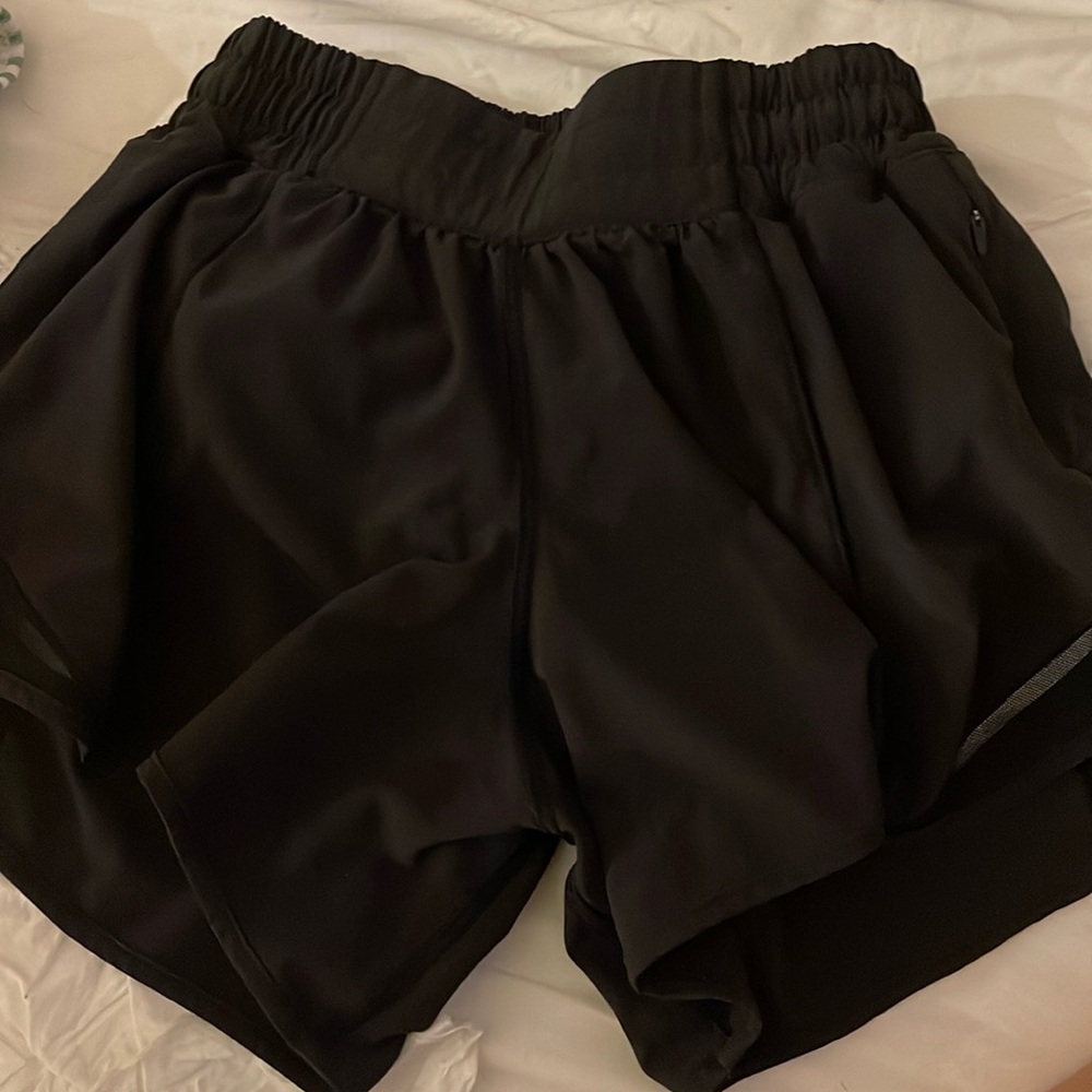 Black size 2 tall (4 inch). These don’t fit me anymore, but I loved them.